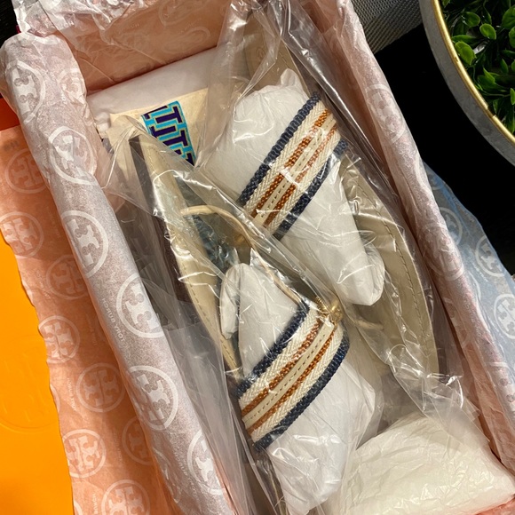Tory Burch thong sandals - Picture 4 of 6